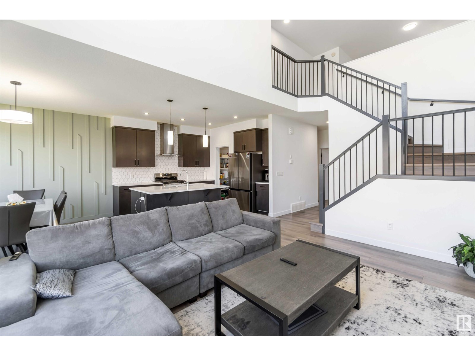 Photo 8 of 16808 30 Av Sw, Edmonton AB