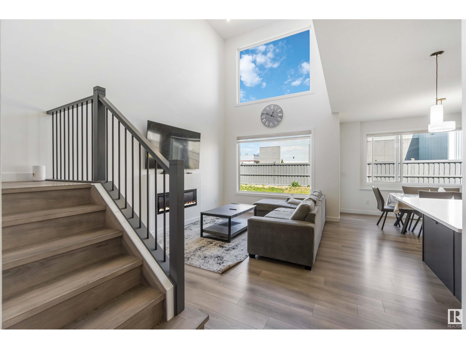 Photo 5 of 16808 30 Av Sw, Edmonton AB