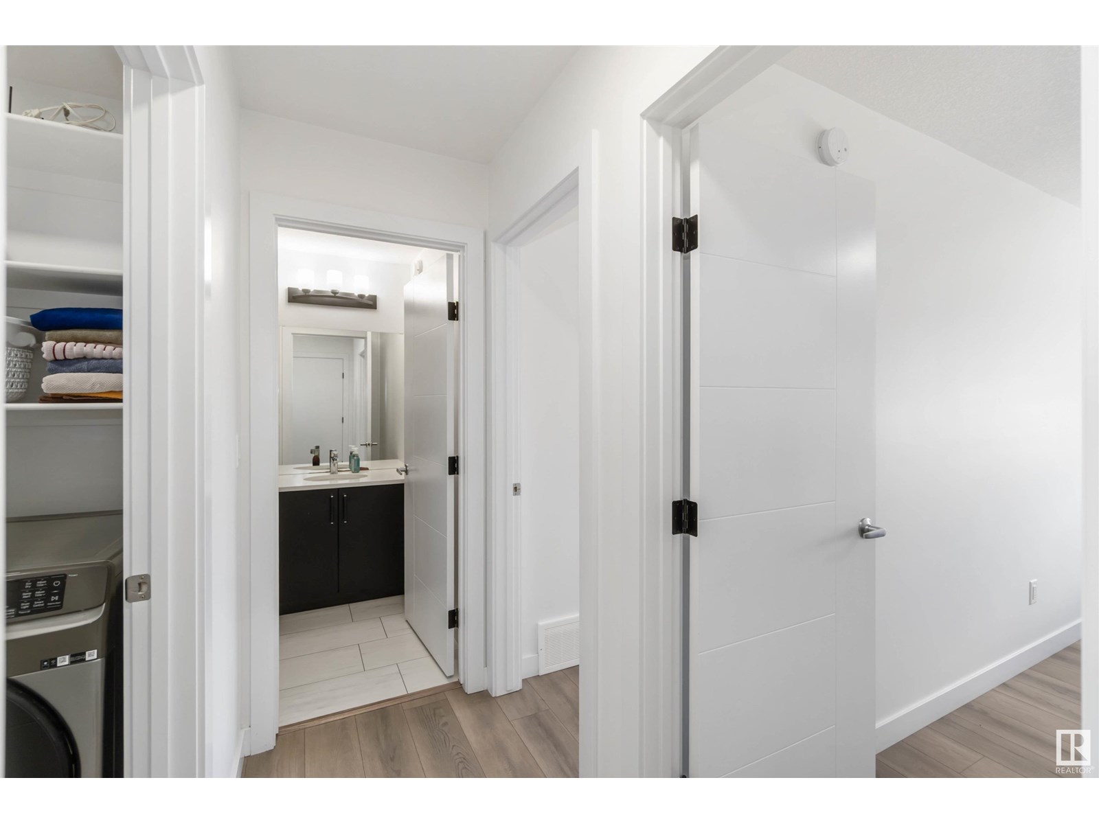 Photo 32 of 16808 30 Av Sw, Edmonton AB