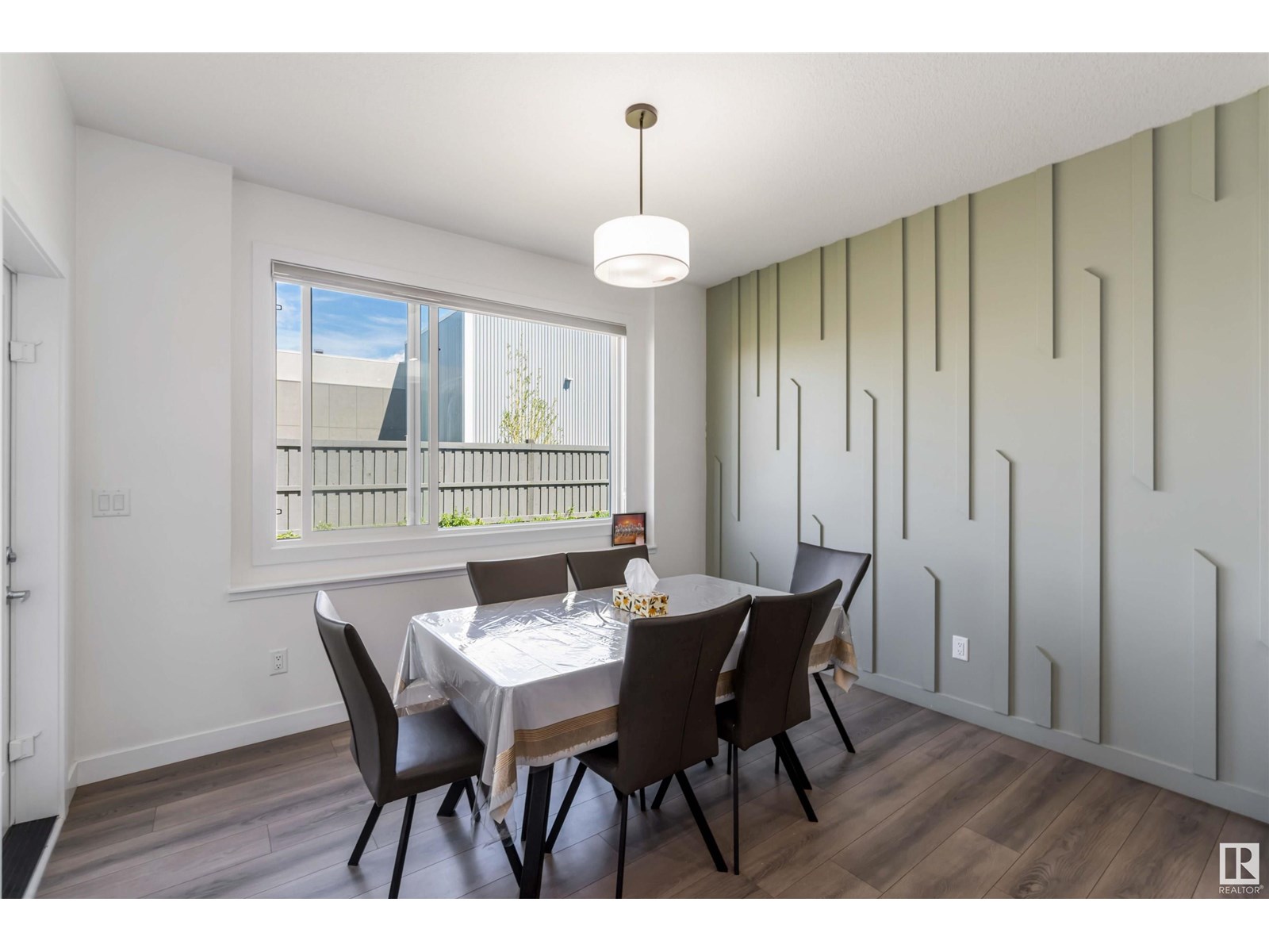 Photo 10 of 16808 30 Av Sw, Edmonton AB