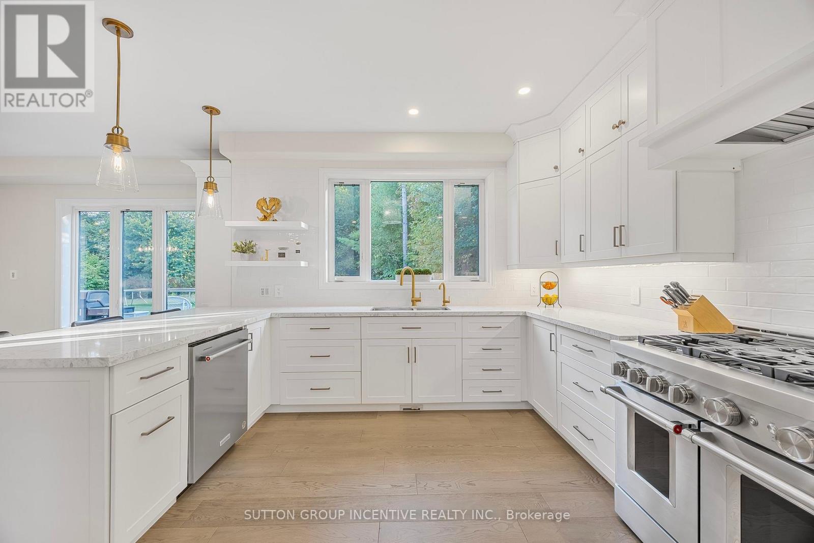 Photo 17 of 38 Lilac Lane, Springwater ON