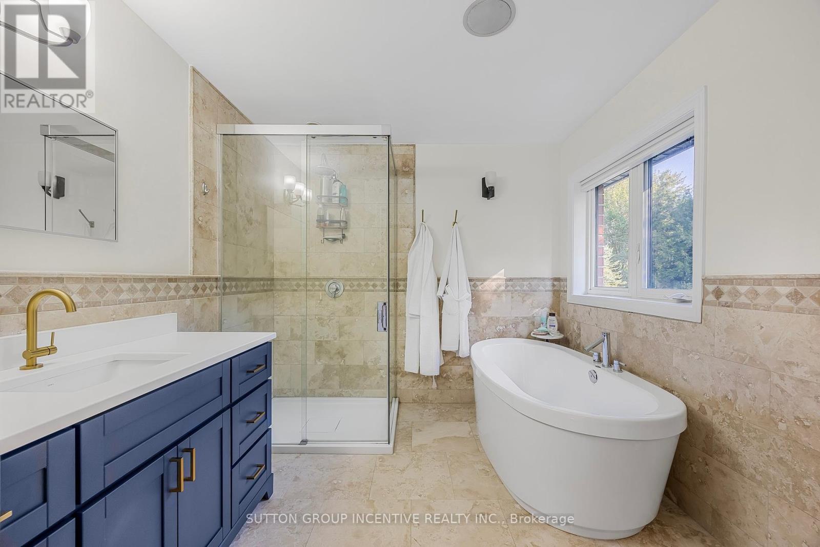 Photo 30 of 38 Lilac Lane, Springwater ON