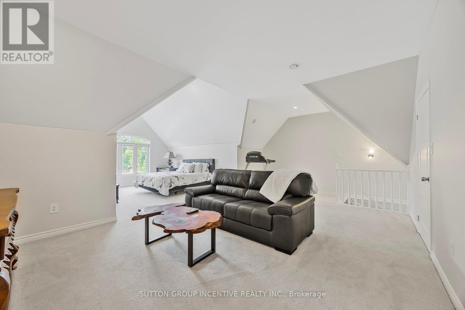 Photo 34 of 38 Lilac Lane, Springwater ON