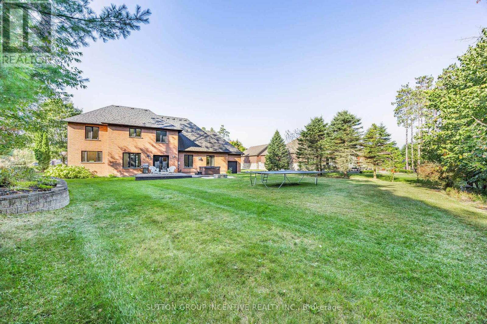 Photo 8 of 38 Lilac Lane, Springwater ON