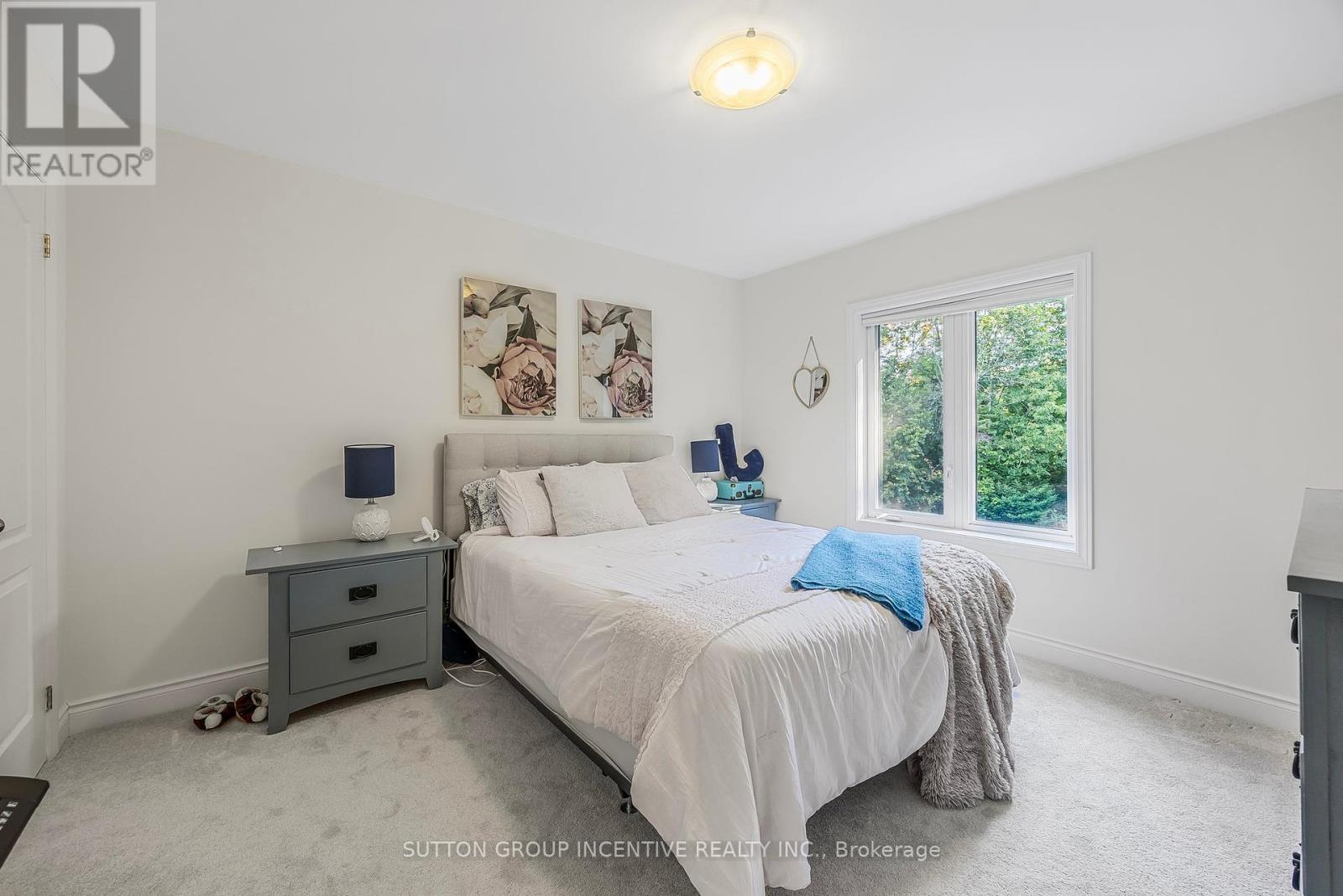Photo 31 of 38 Lilac Lane, Springwater ON