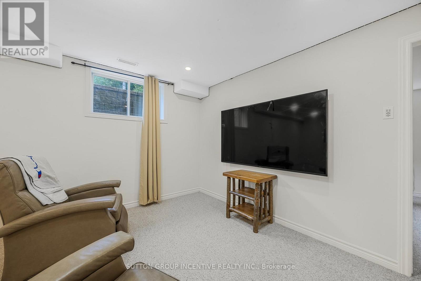 Photo 35 of 38 Lilac Lane, Springwater ON