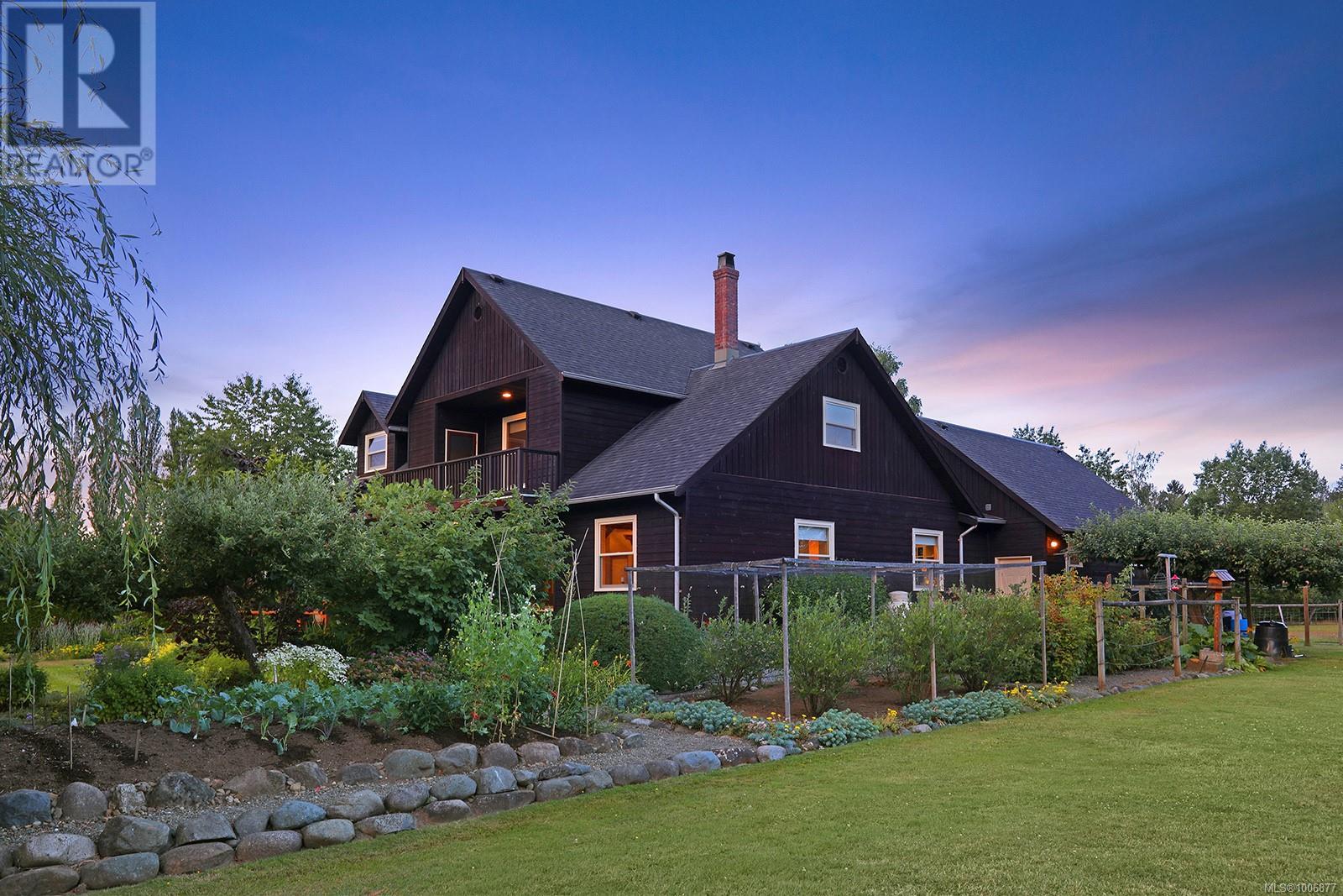 Photo 11 of 3713 Dove Creek Rd, Courtenay BC