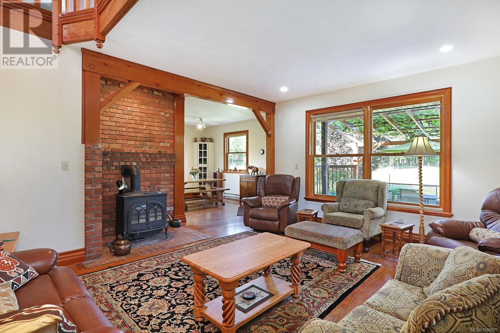 Photo 4 of 3713 Dove Creek Rd, Courtenay BC
