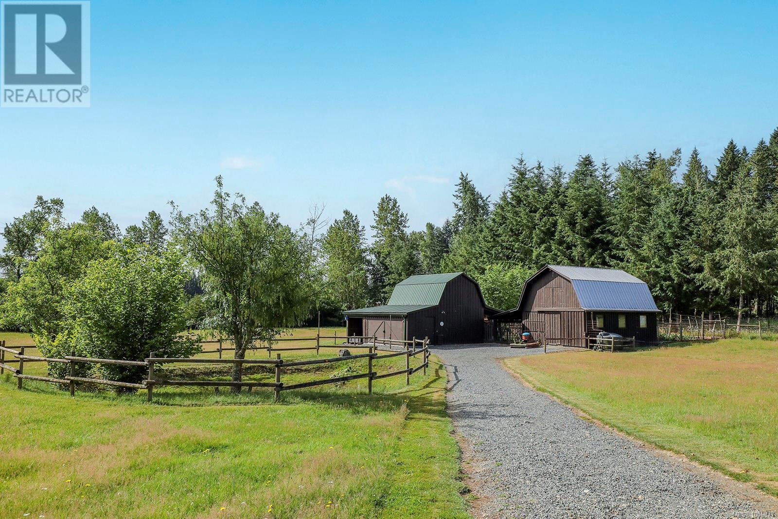 Photo 7 of 3713 Dove Creek Rd, Courtenay BC