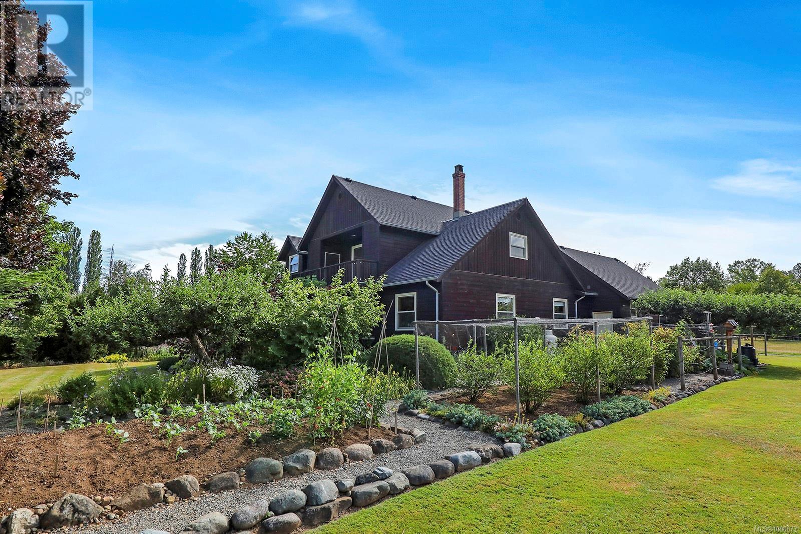 Photo 41 of 3713 Dove Creek Rd, Courtenay BC