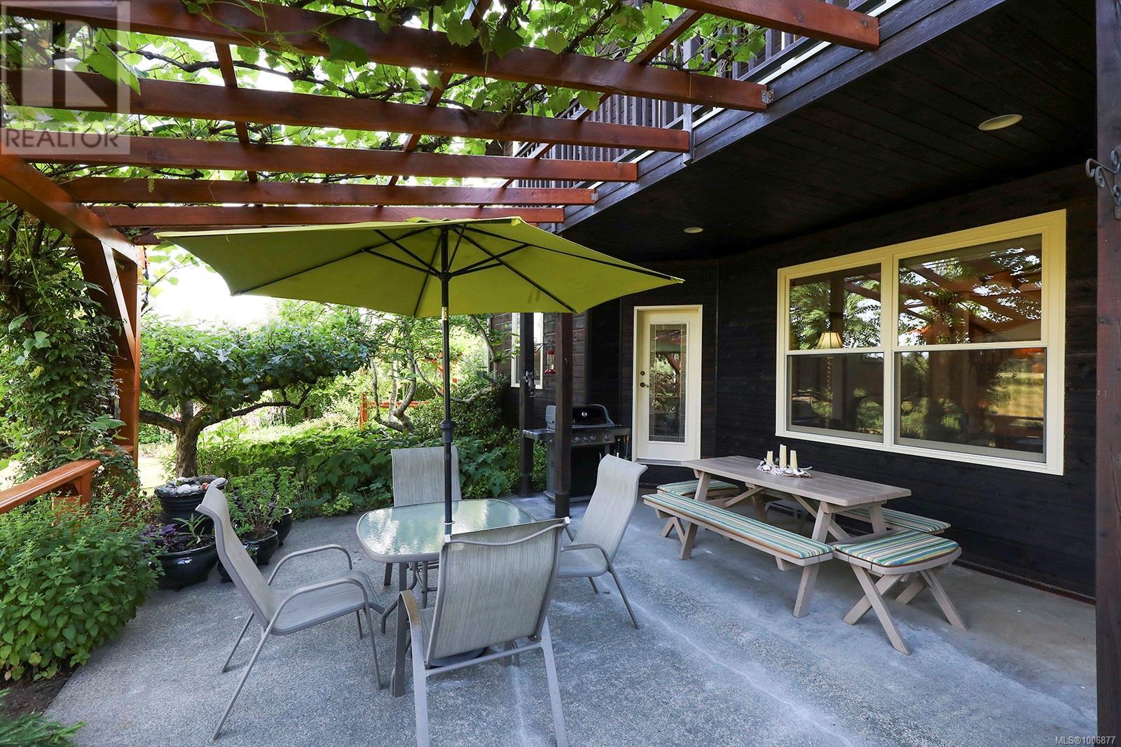 Photo 5 of 3713 Dove Creek Rd, Courtenay BC