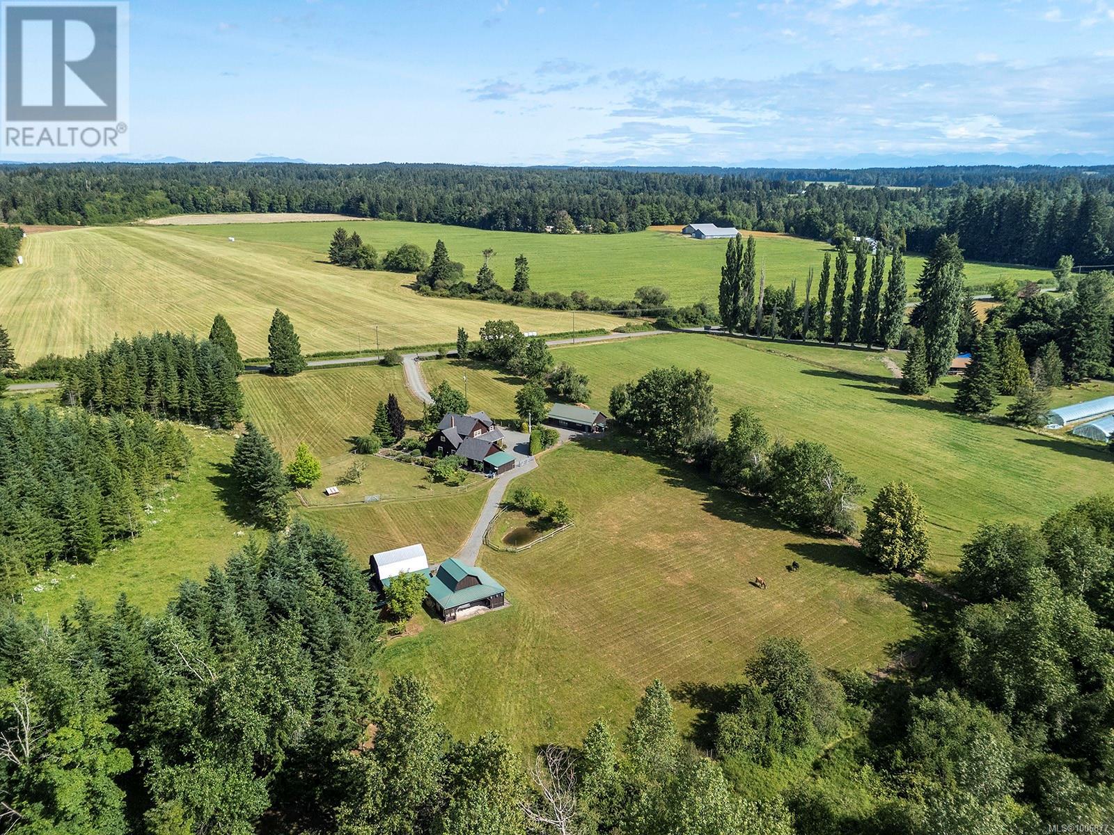 Photo 33 of 3713 Dove Creek Rd, Courtenay BC