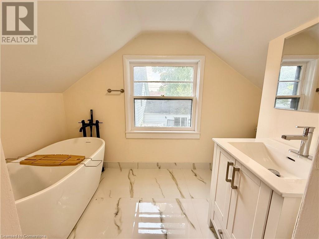 Photo 19 of 648 Wallace Street, Wallaceburg ON