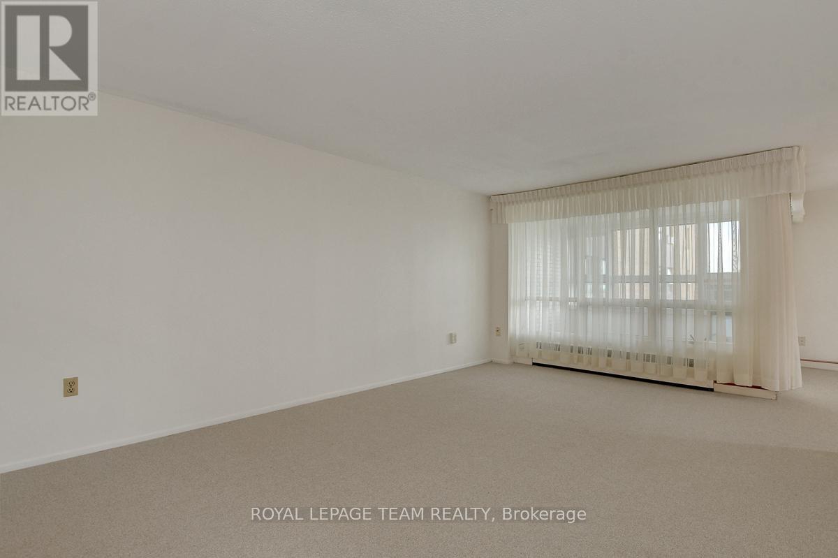 Spacious living room