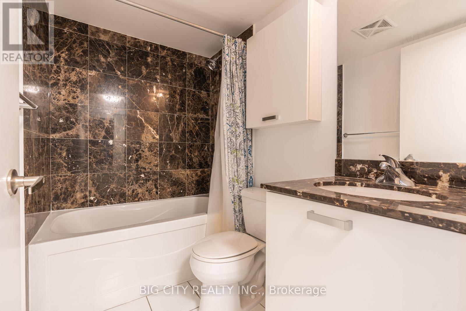 Photo 3 of 1602 37 Grosvenor Street, Toronto ON