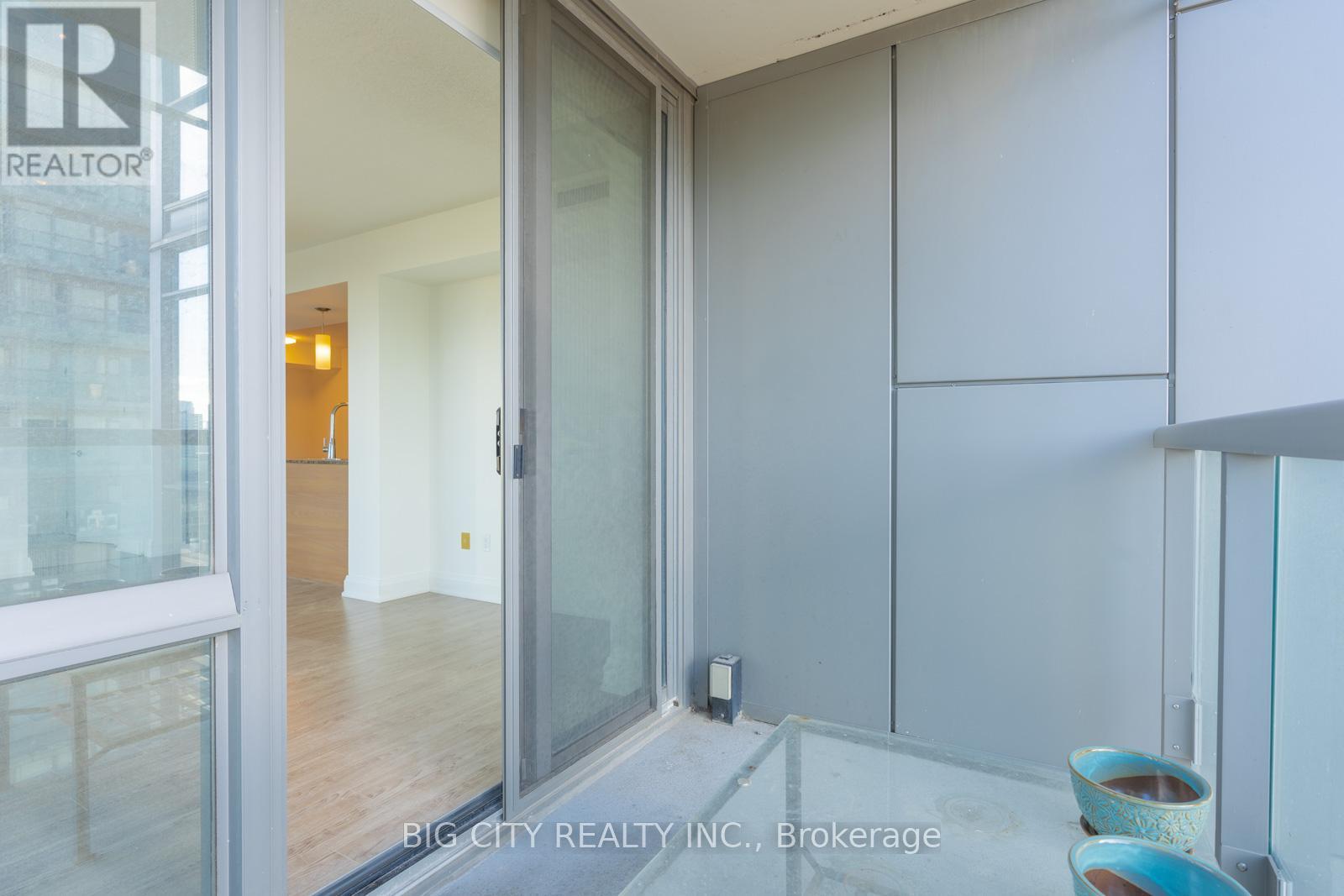 Photo 11 of 1602 37 Grosvenor Street, Toronto ON
