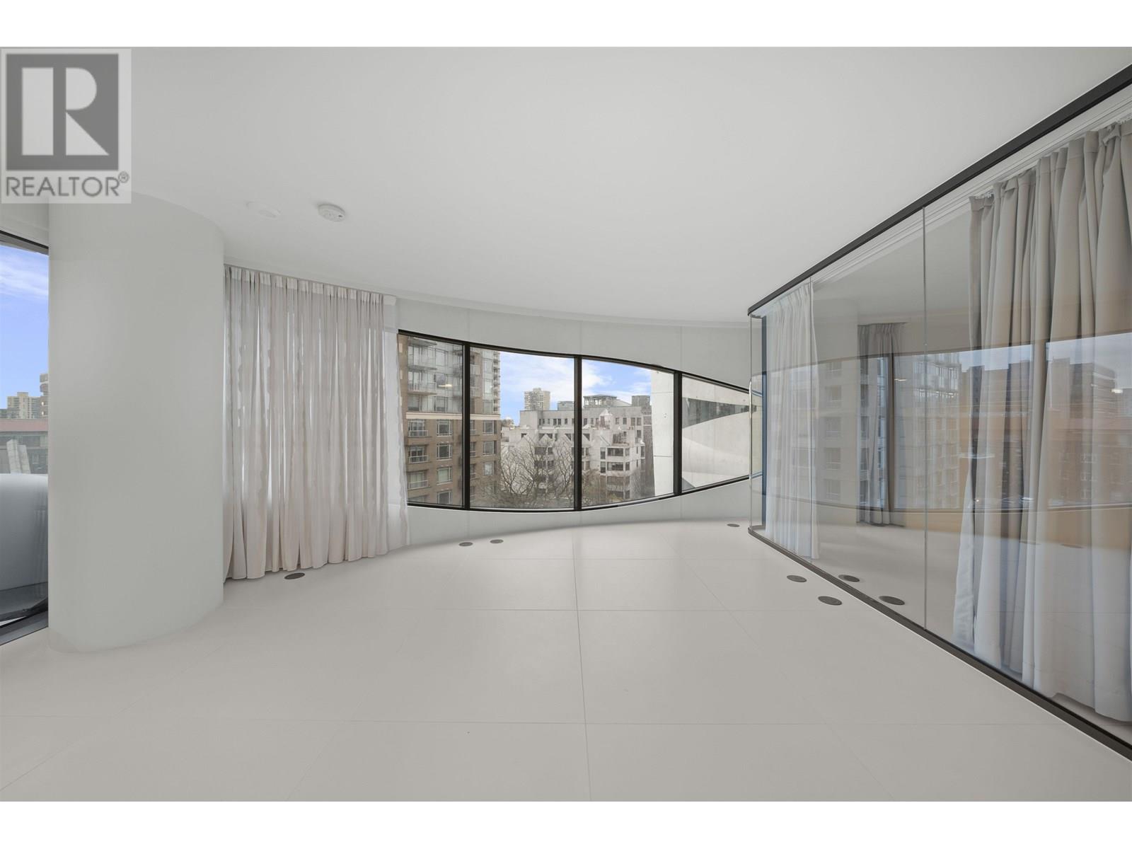 Photo 10 of 702 1033 Nelson Street, Vancouver BC