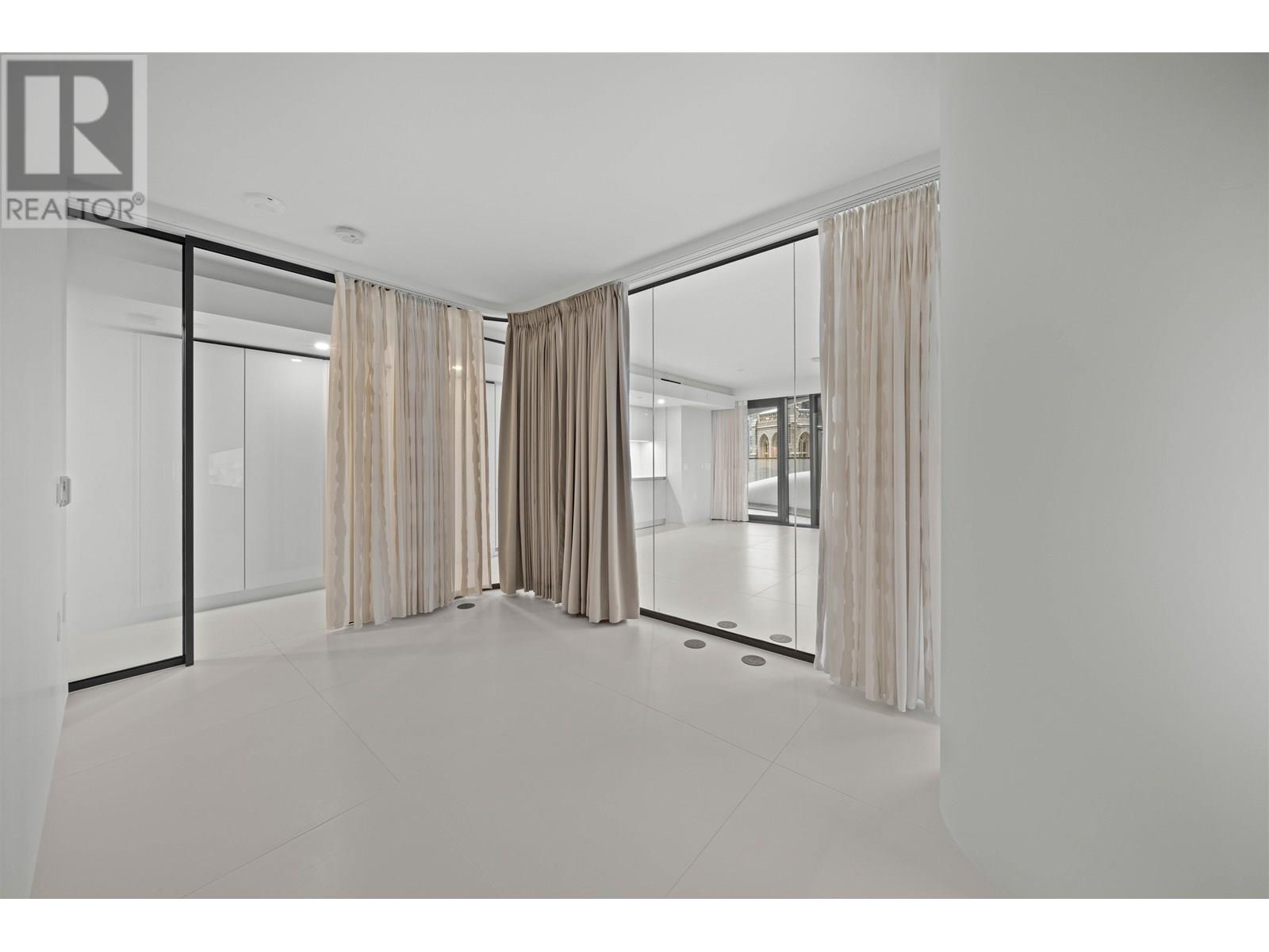 Photo 6 of 702 1033 Nelson Street, Vancouver BC