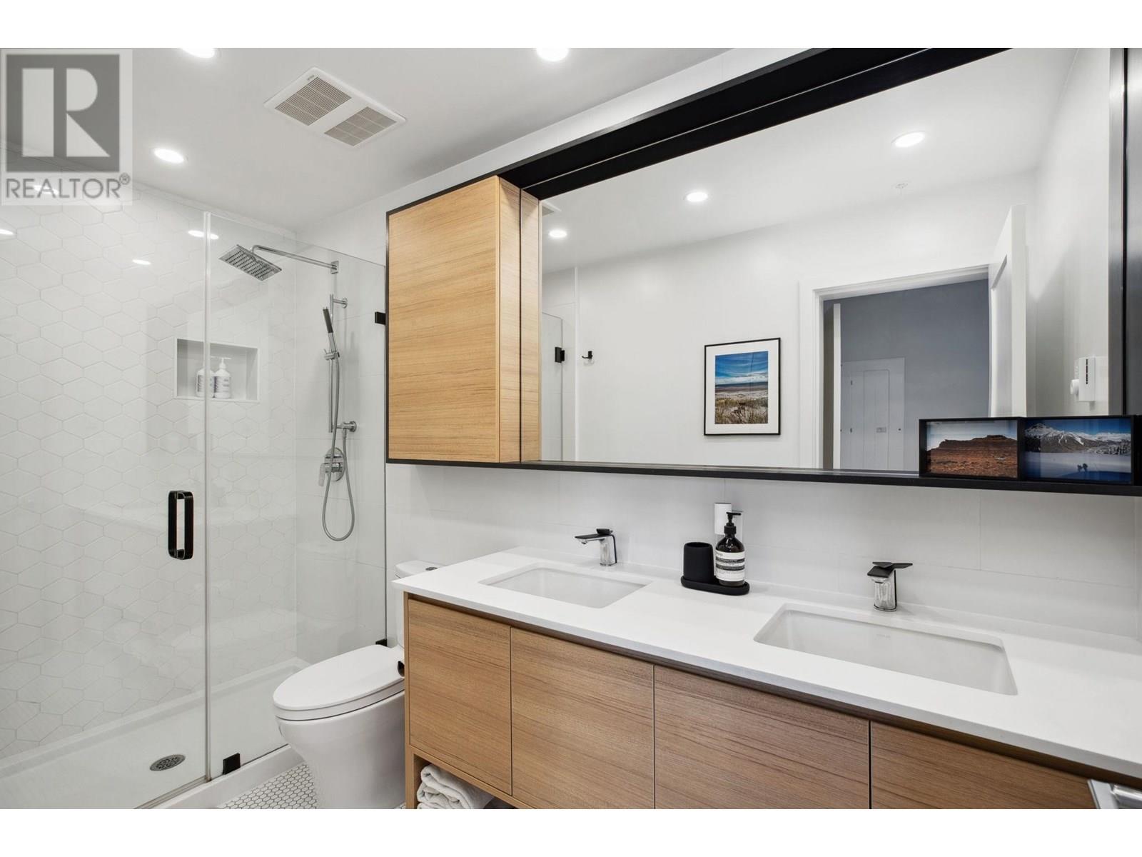 Photo 15 of 410 55 Klahanie Drive, Port Moody BC