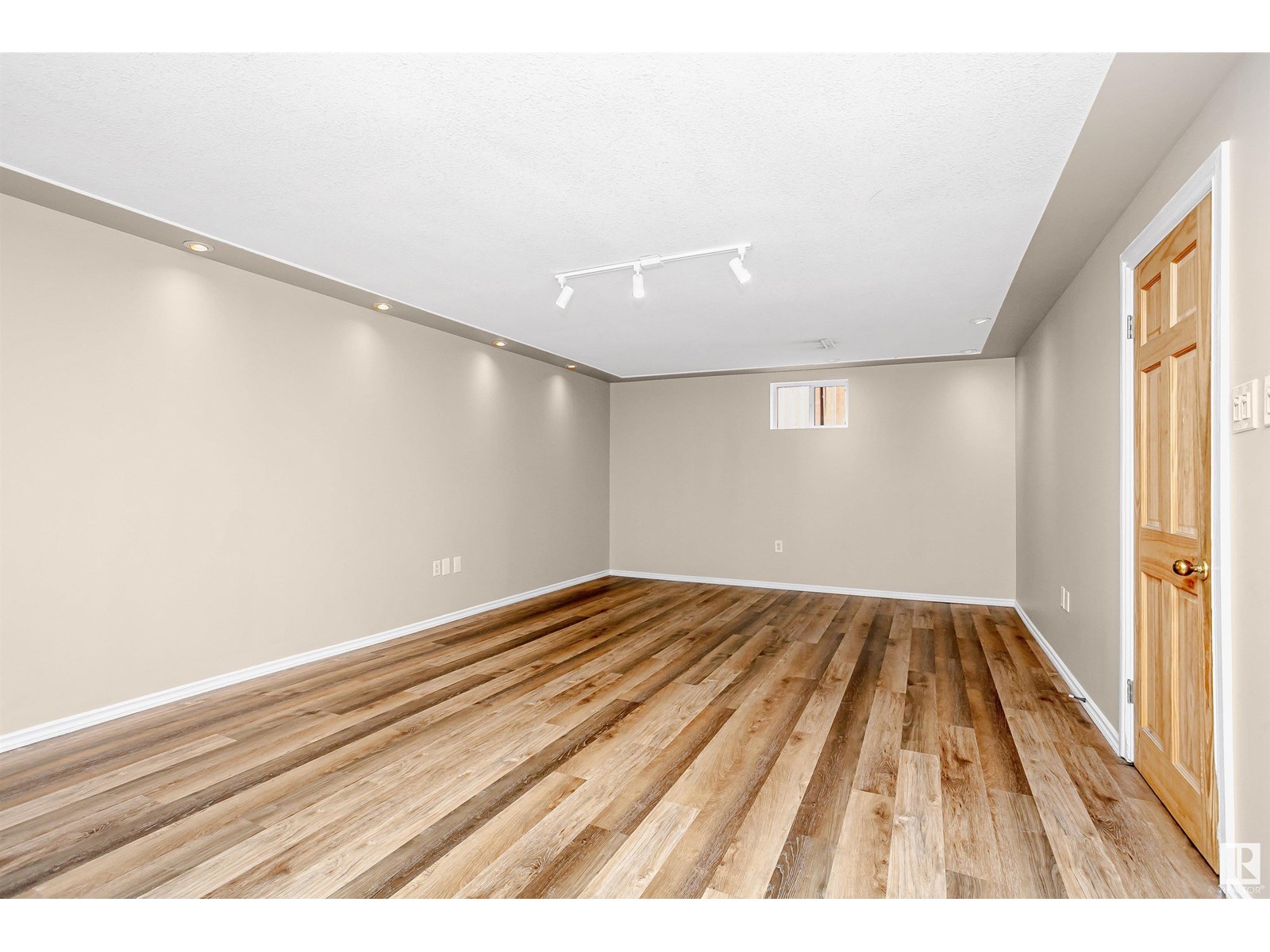 Photo 17 of 5908 106 Av Nw, Edmonton AB