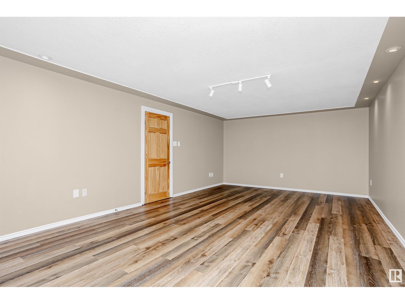 Photo 19 of 5908 106 Av Nw, Edmonton AB