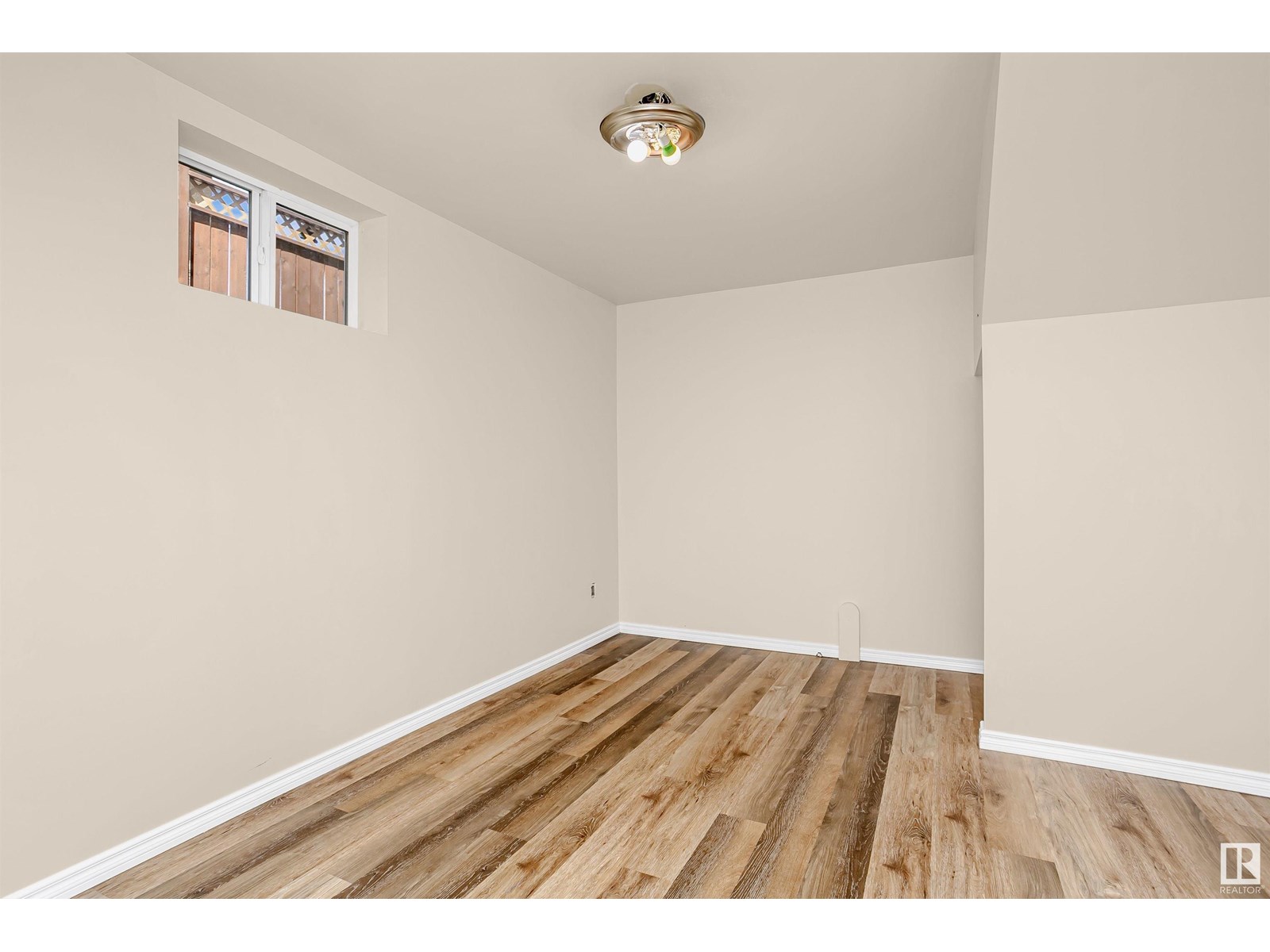 Photo 22 of 5908 106 Av Nw, Edmonton AB