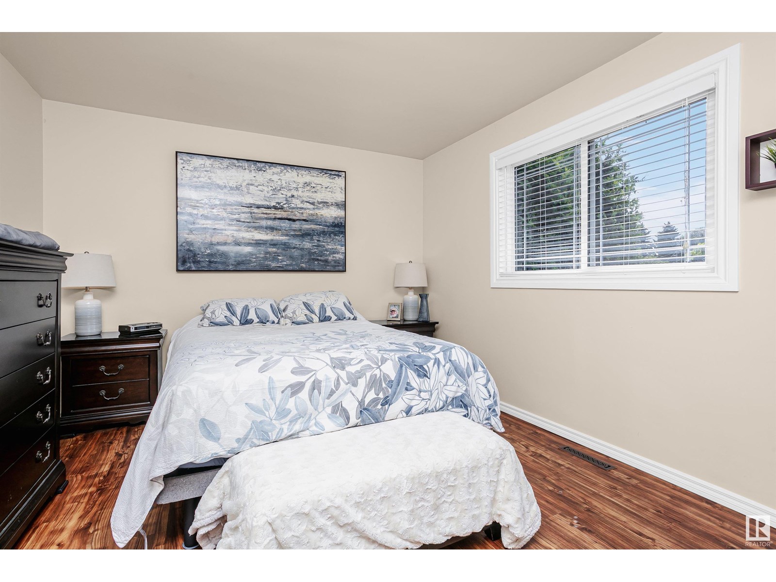 Photo 12 of 5908 106 Av Nw, Edmonton AB