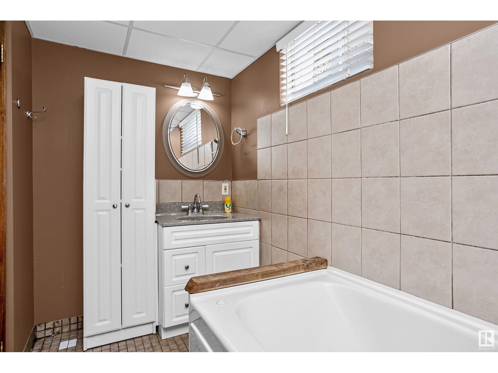 Photo 24 of 5908 106 Av Nw, Edmonton AB
