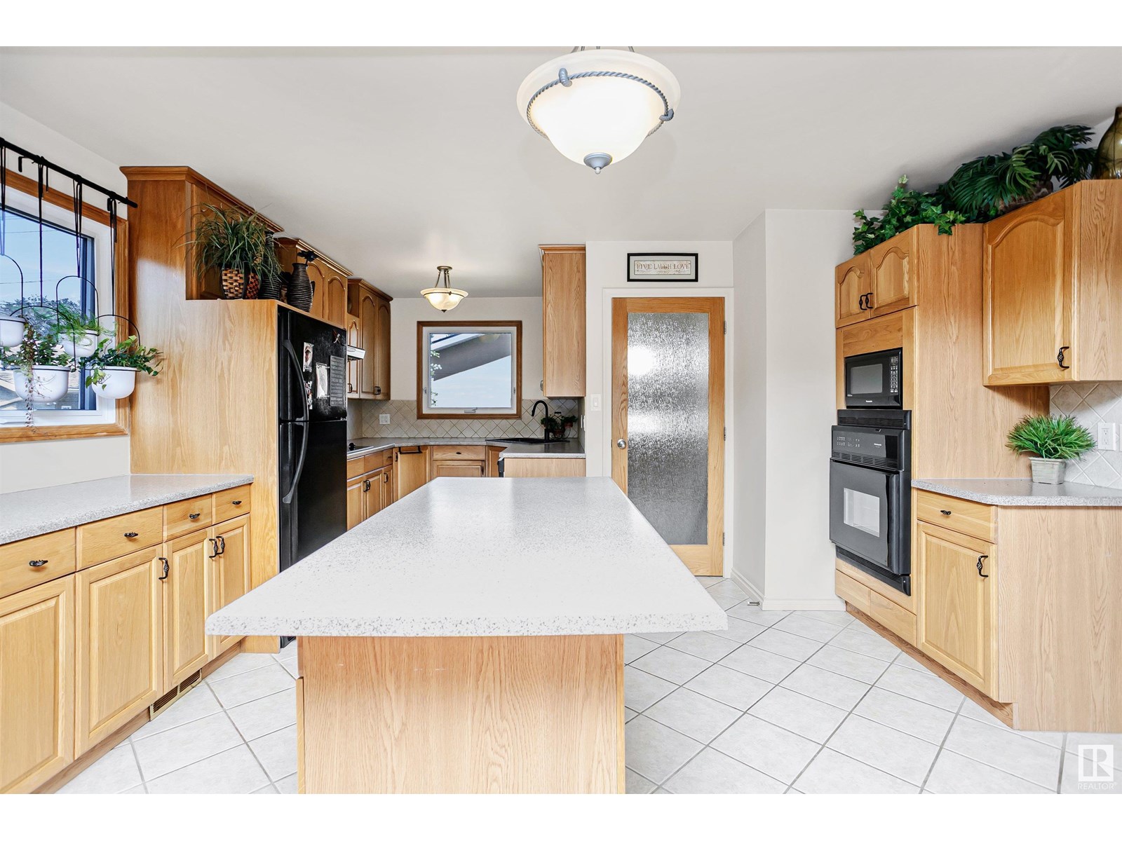 Photo 7 of 5908 106 Av Nw, Edmonton AB