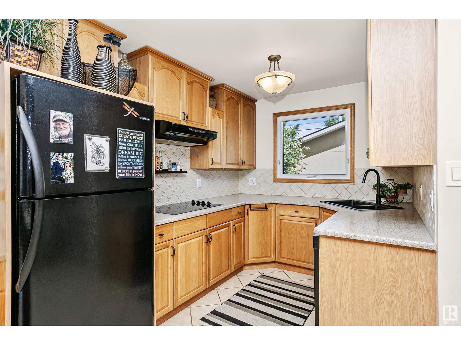 Photo 11 of 5908 106 Av Nw, Edmonton AB
