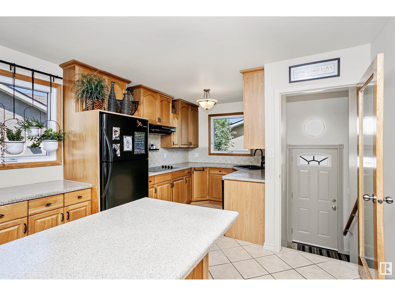 Photo 9 of 5908 106 Av Nw, Edmonton AB