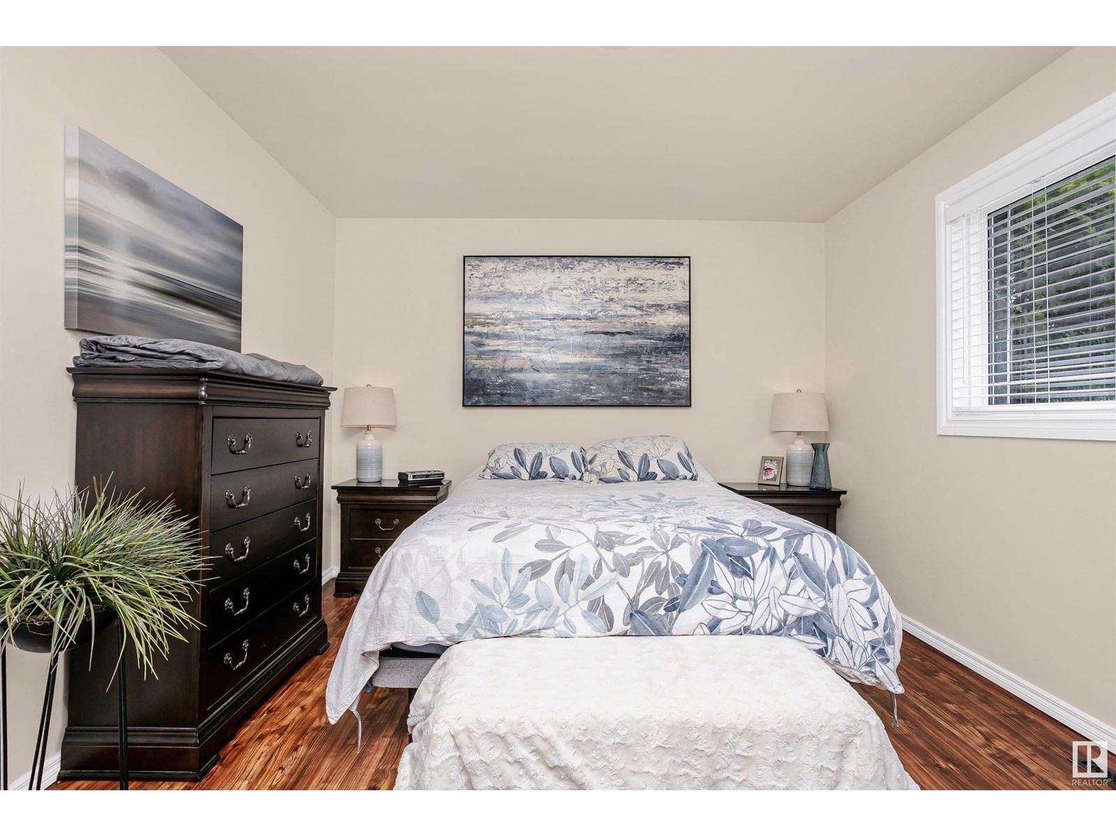 Photo 13 of 5908 106 Av Nw, Edmonton AB