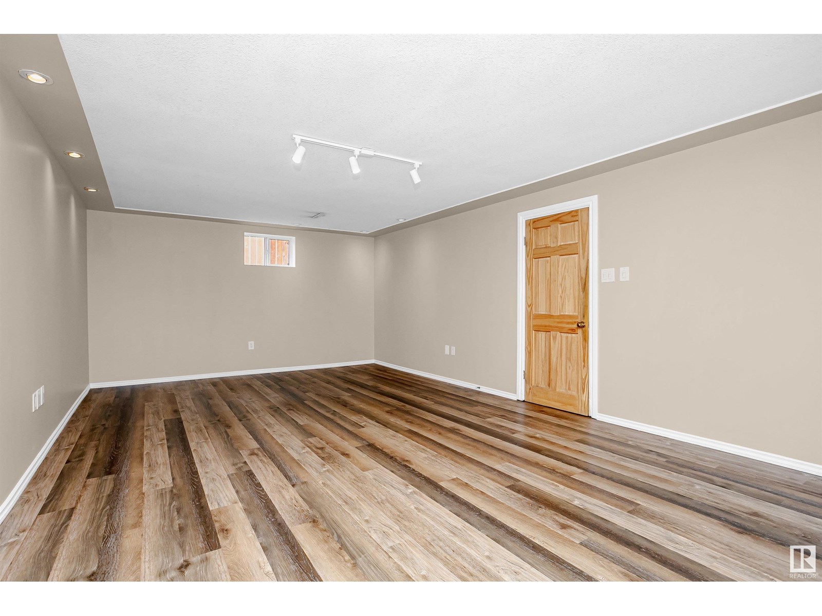 Photo 18 of 5908 106 Av Nw, Edmonton AB