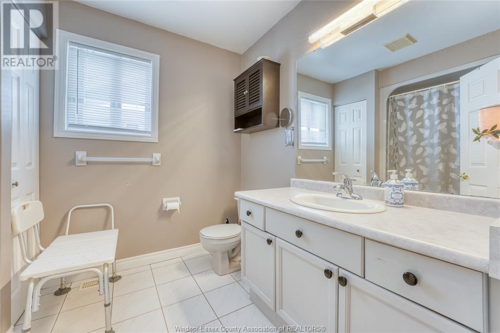 1329 FOSTER AVENUE - 18