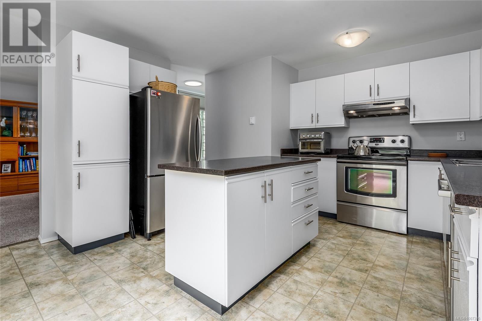 308C 2250 Manor Pl, Comox