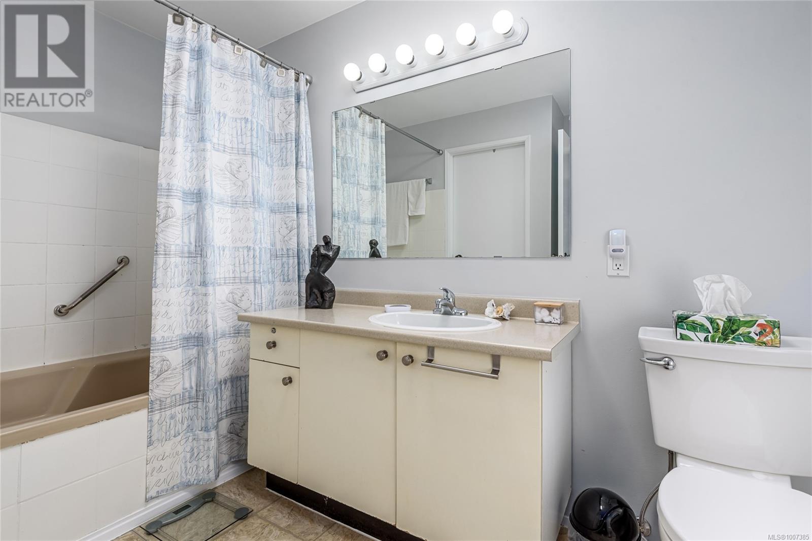308C 2250 Manor Pl, Comox