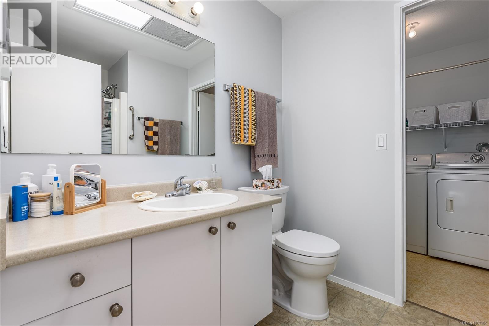 308C 2250 Manor Pl, Comox