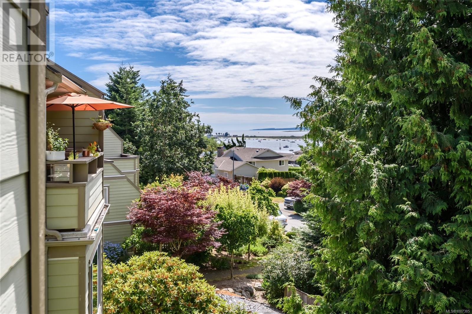 308C 2250 Manor Pl, Comox