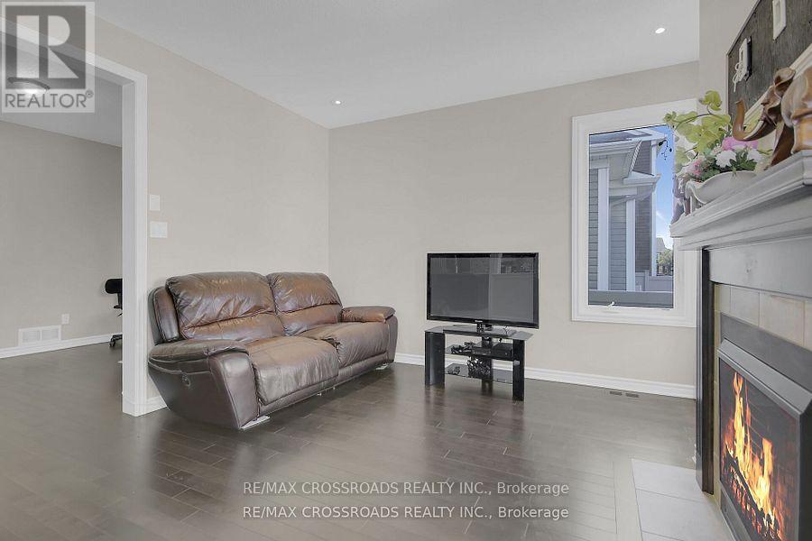 Photo 12 of 906 Whimbrel Way, Ottawa ON