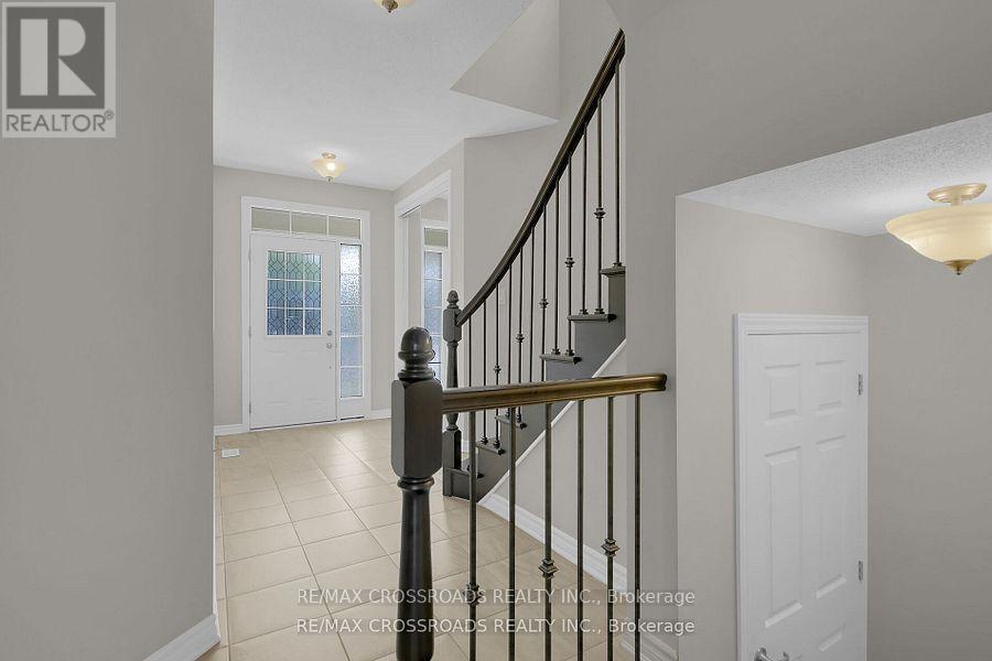 Photo 8 of 906 Whimbrel Way, Ottawa ON