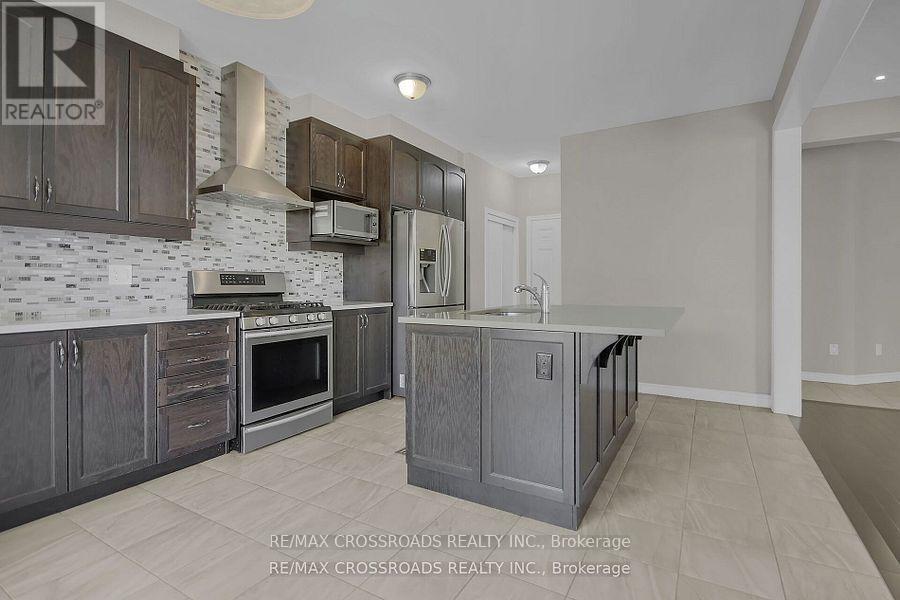 Photo 3 of 906 Whimbrel Way, Ottawa ON