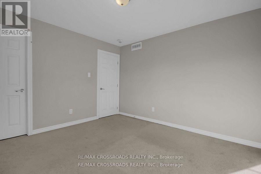 Photo 7 of 906 Whimbrel Way, Ottawa ON