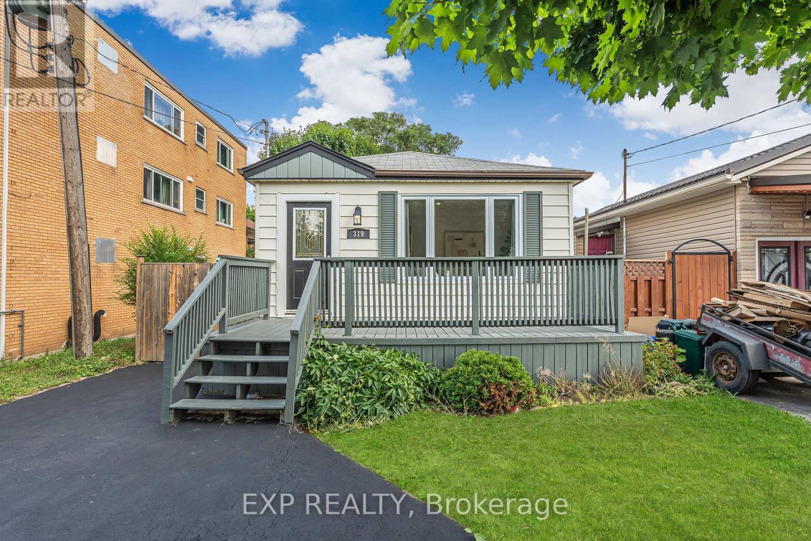 Photo 2 of 319 East 28th Street, Hamilton ON