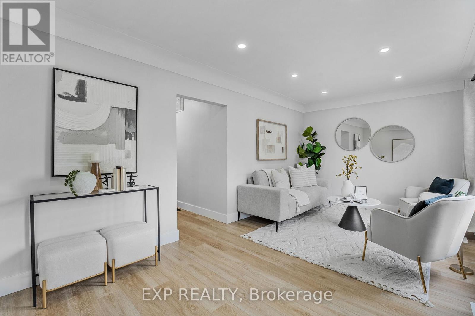 Photo 4 of 319 East 28th Street, Hamilton ON