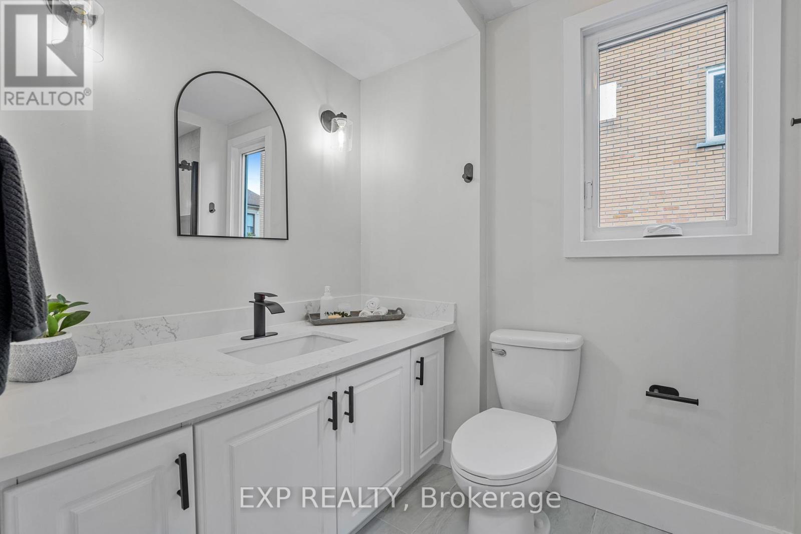 Photo 8 of 319 East 28th Street, Hamilton ON