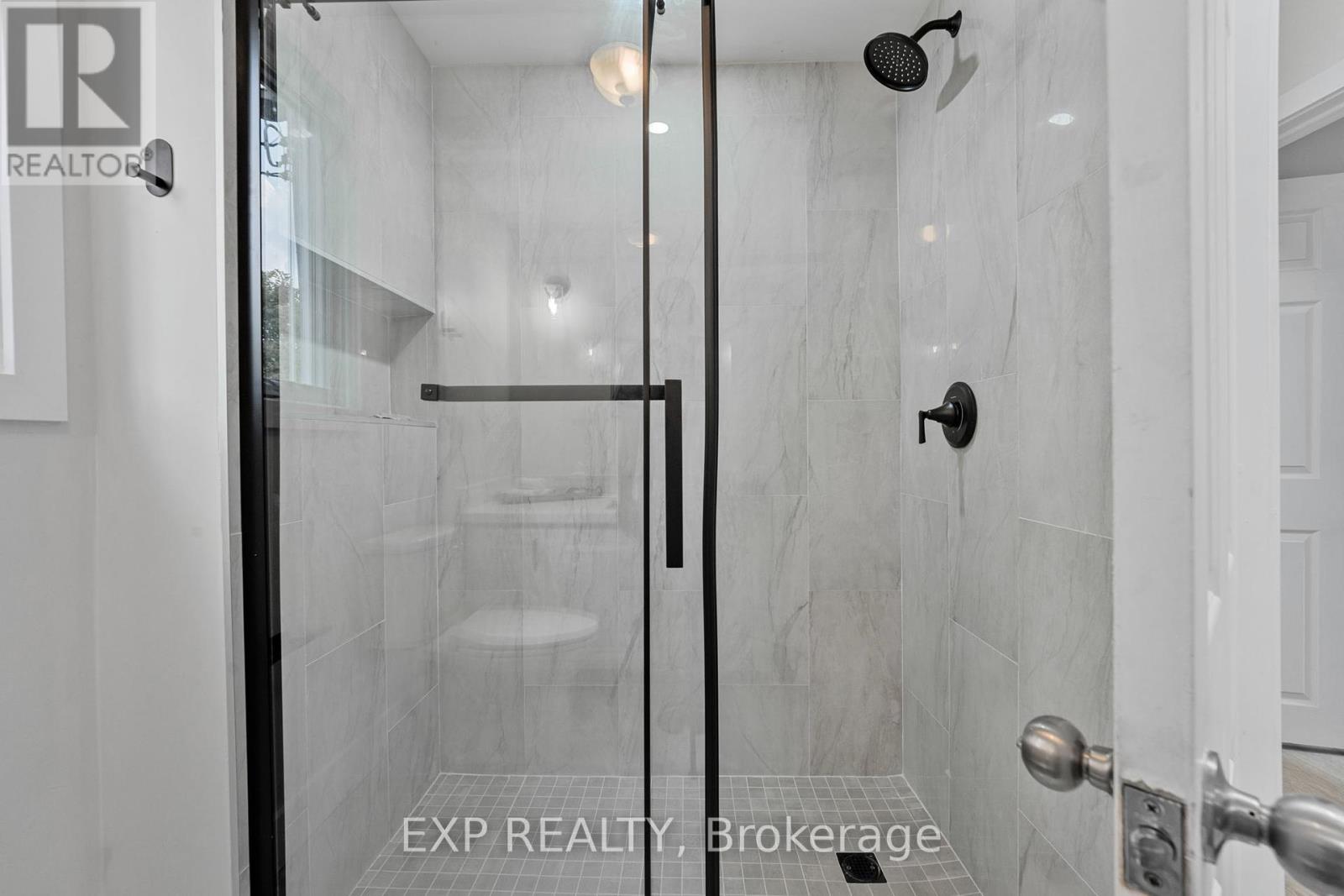 Photo 9 of 319 East 28th Street, Hamilton ON