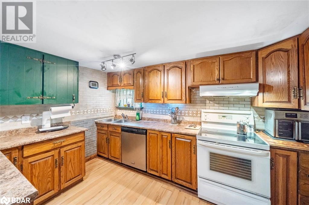 Photo 25 of 1291 Muskoka Rd 118 W, Bracebridge ON