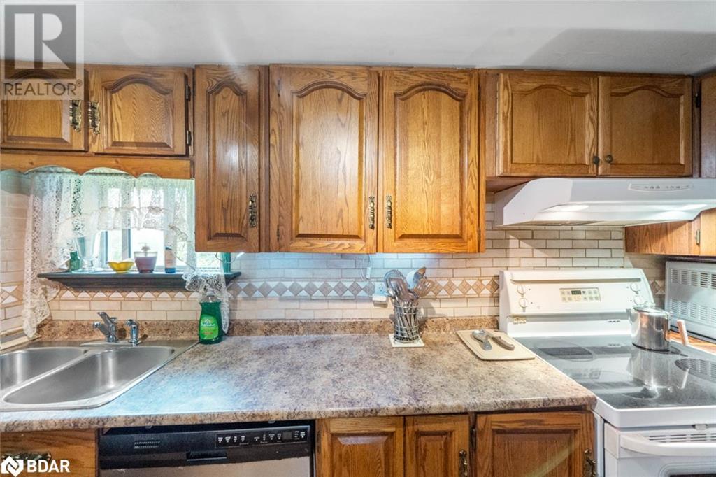 Photo 7 of 1291 Muskoka Rd 118 W, Bracebridge ON