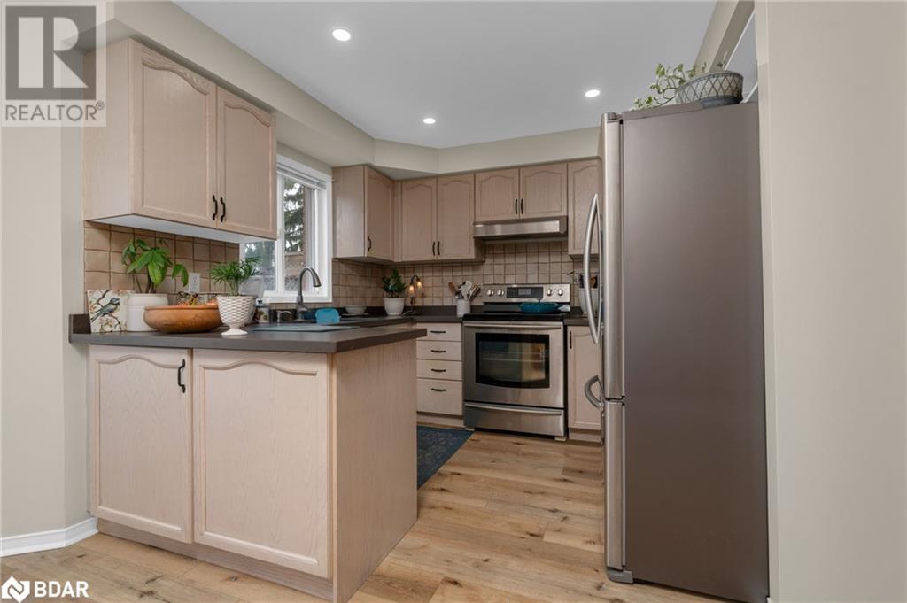 Photo 32 of 47 Finlay Road, Barrie ON
