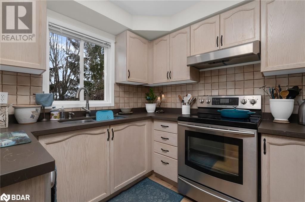 Photo 21 of 47 Finlay Road, Barrie ON